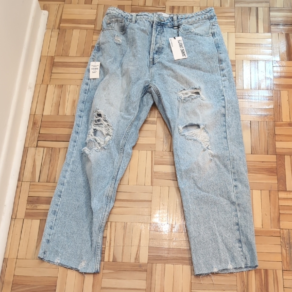 Refuge Straight Distressed Jeans NWT Size 7